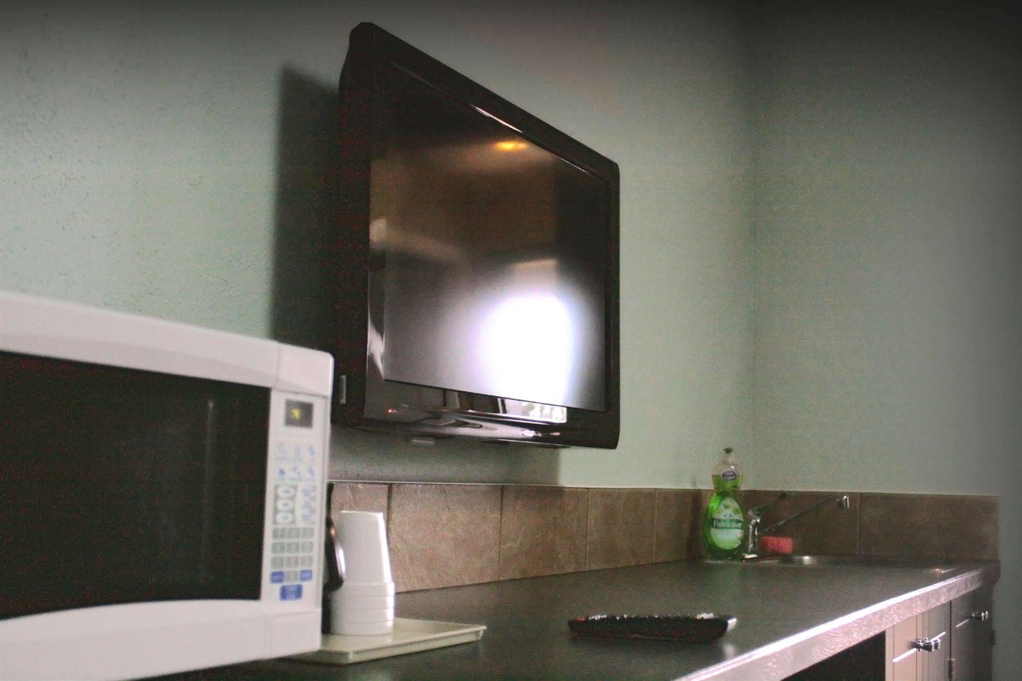 Travelodge By Wyndham Surrey Esterno foto