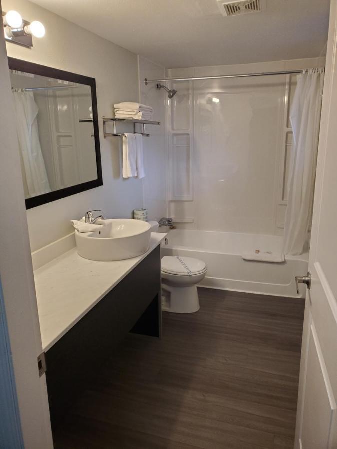 Travelodge By Wyndham Surrey Esterno foto