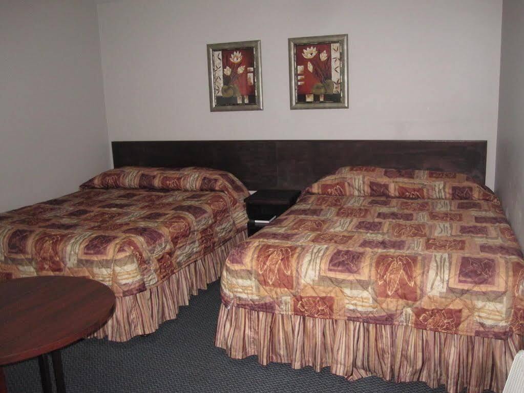 Travelodge By Wyndham Surrey Esterno foto